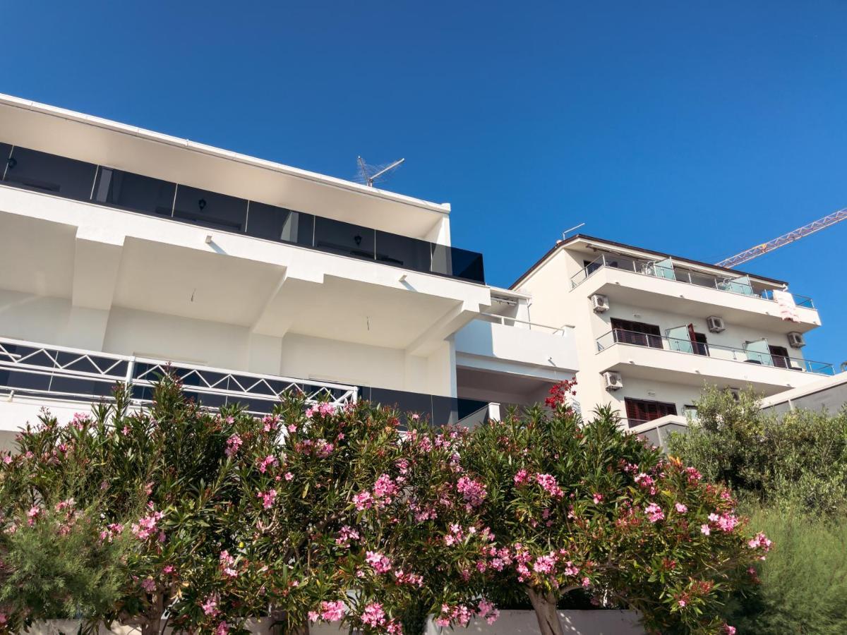 Apartments Goro Podstrana Bagian luar foto